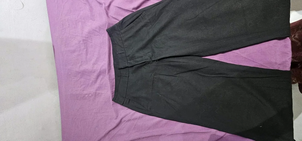 Zara بنطلونات