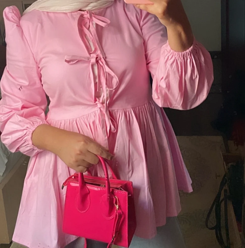 Local بلوزات