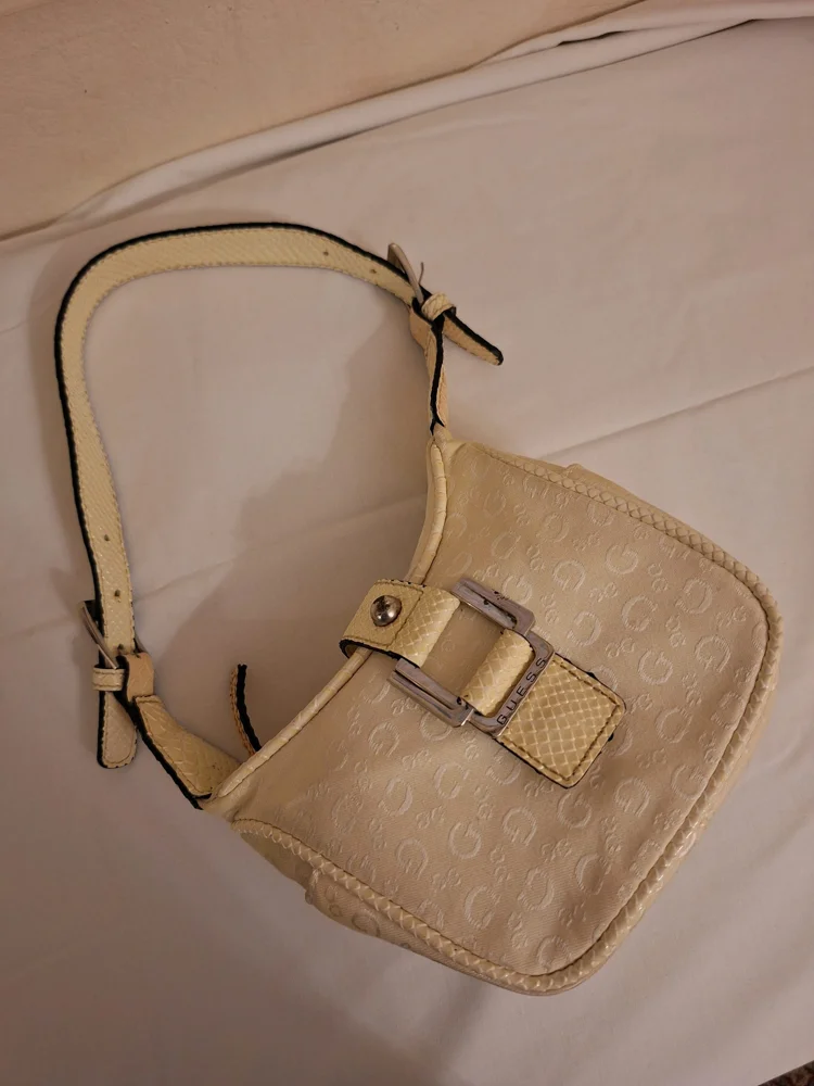 GUESS Shoulder Bags
