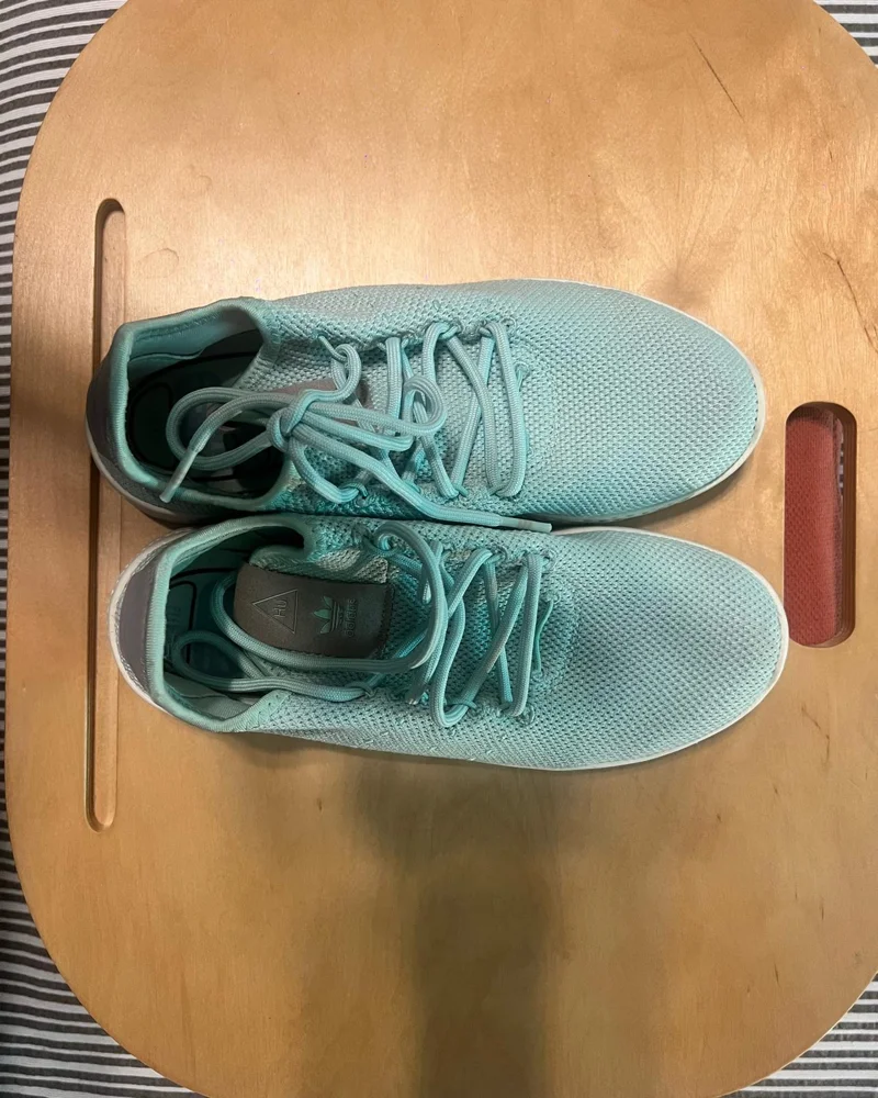 adidas Sneakers