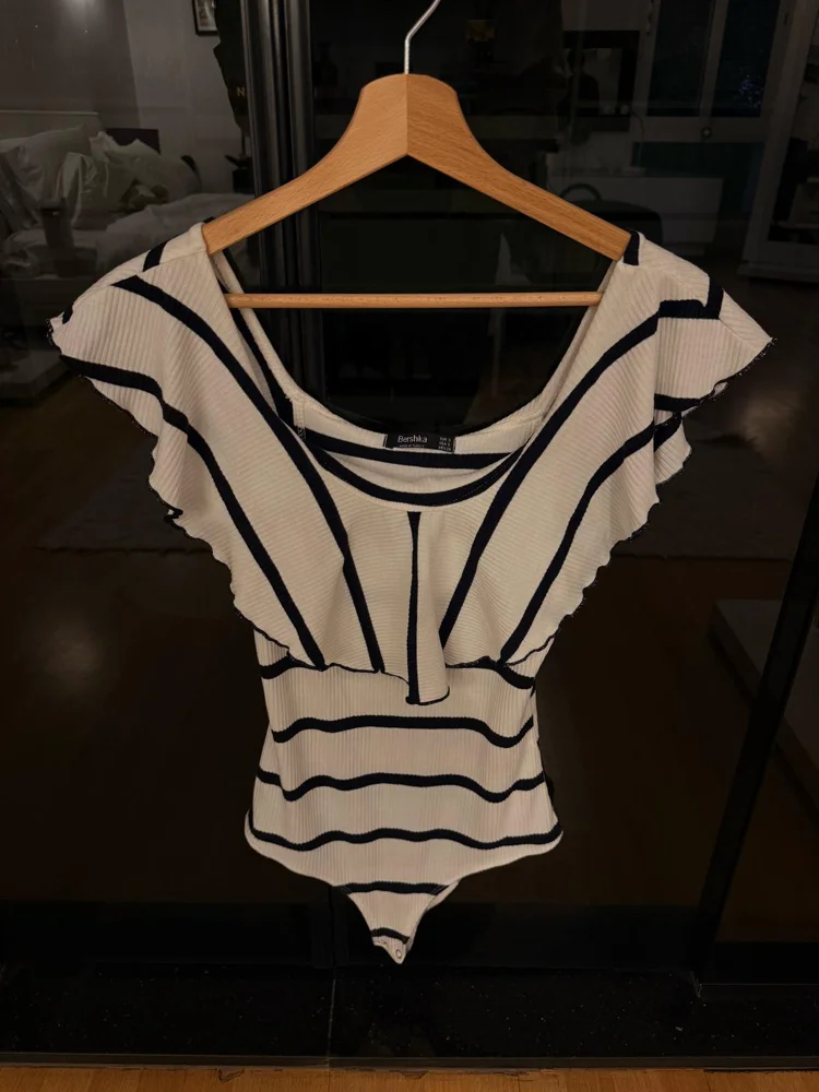 Bershka بلوزات