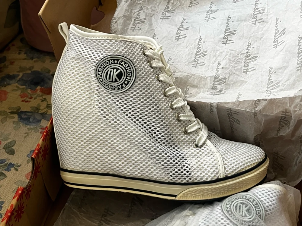 Sneakers, size 39, photo 2
