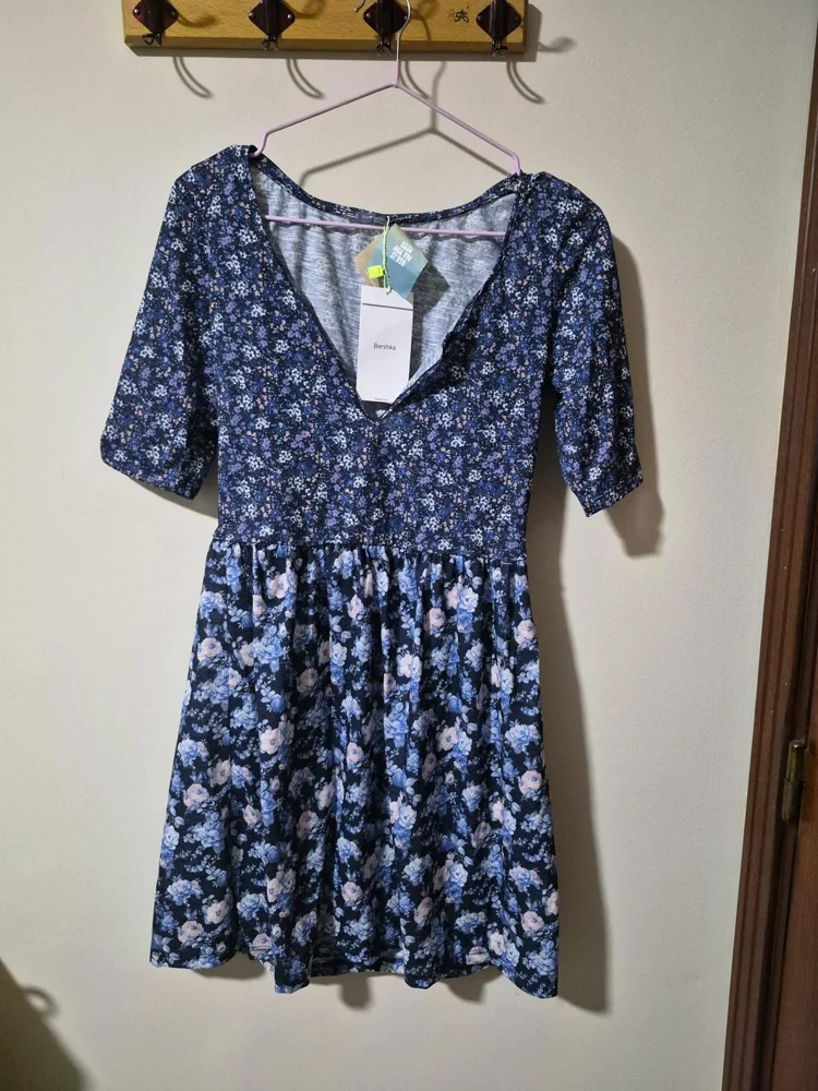 Bershka فساتين ميدي