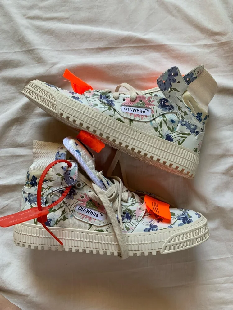 Off-White Sneakers