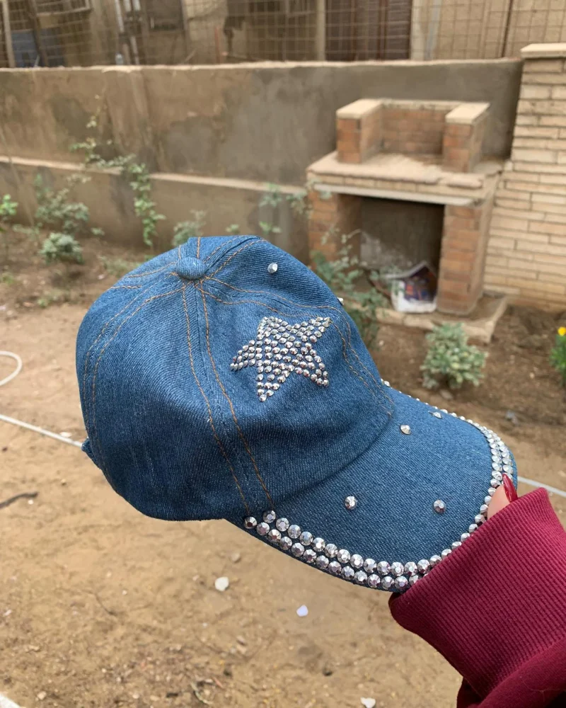 كابات وقبعات