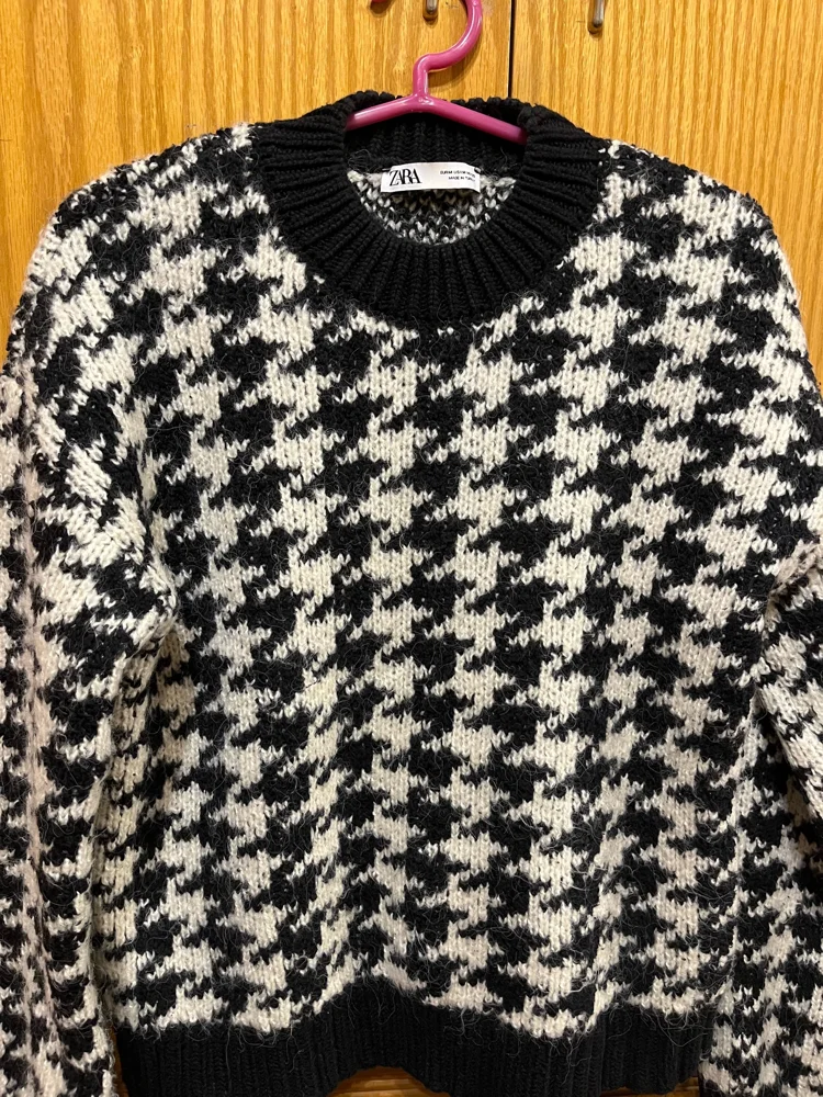 Zara Sweaters & Pullovers