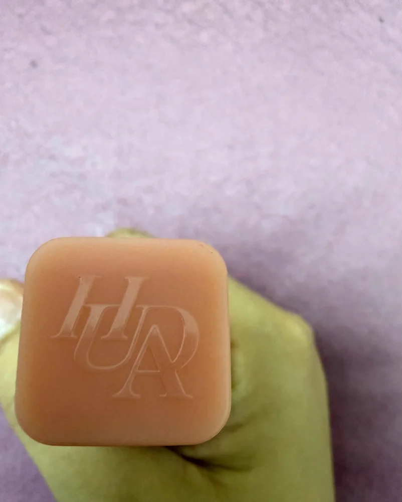 Huda Beauty مكياج وش، حالة ممتازة، صورة 3