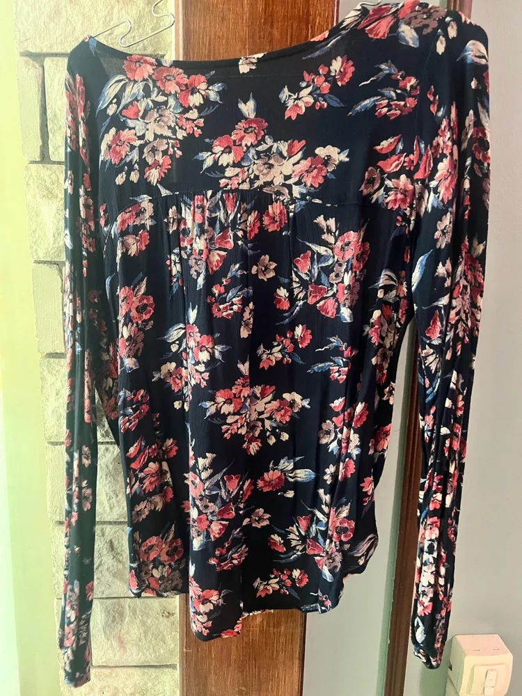 Hollister بلوزات
