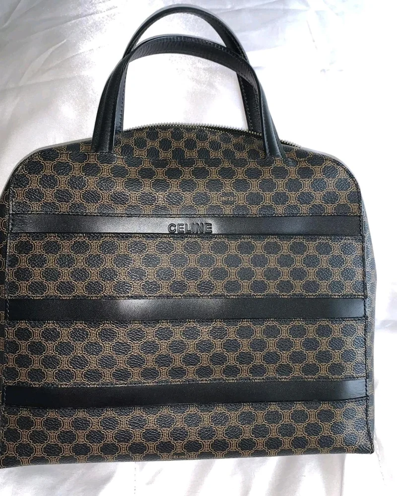 CELINE Shoulder Bags