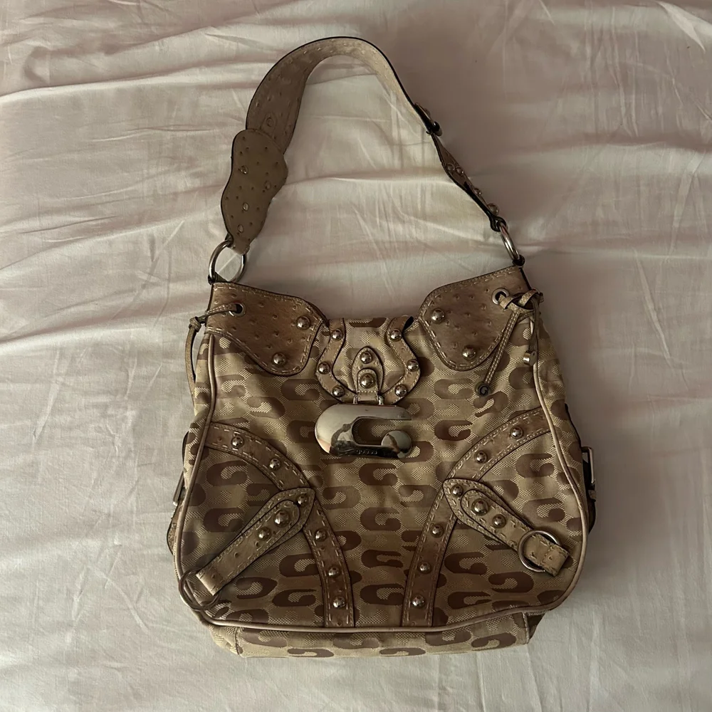 GUESS Shoulder Bag