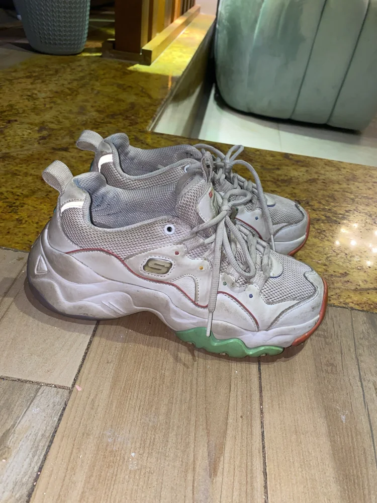 Sketchers Sneakers