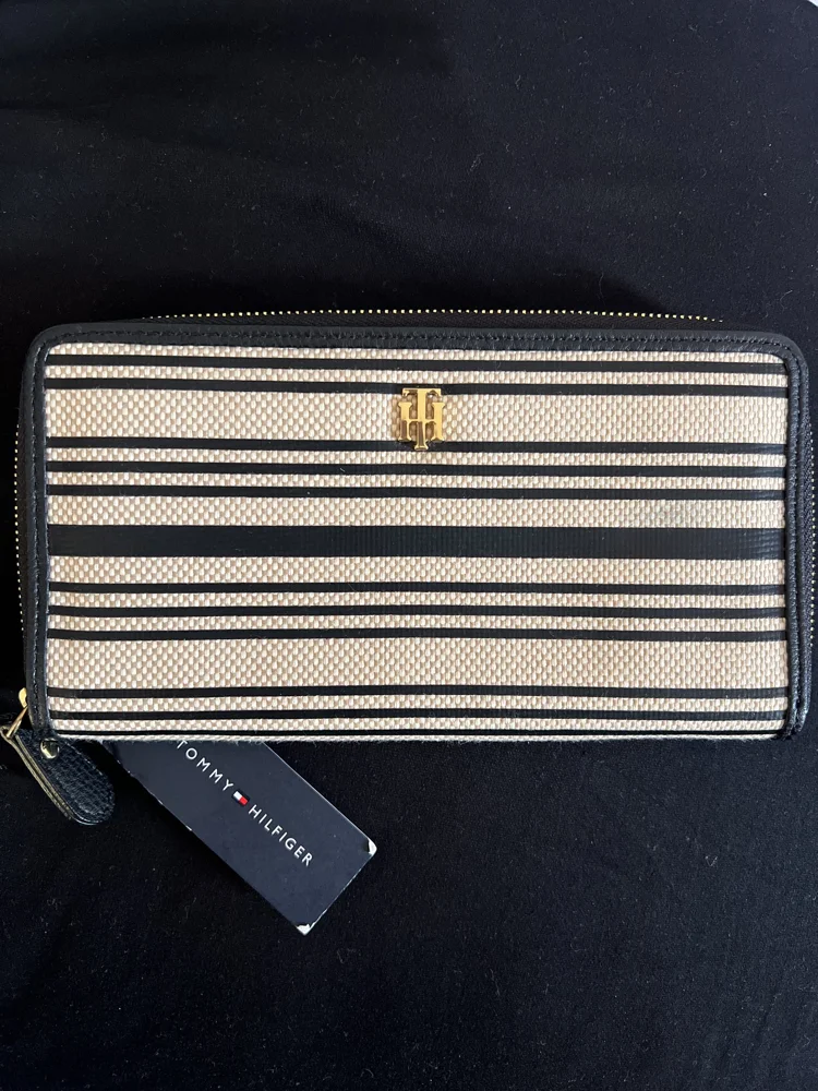 Tommy Hilfiger Wallets & Cardholders