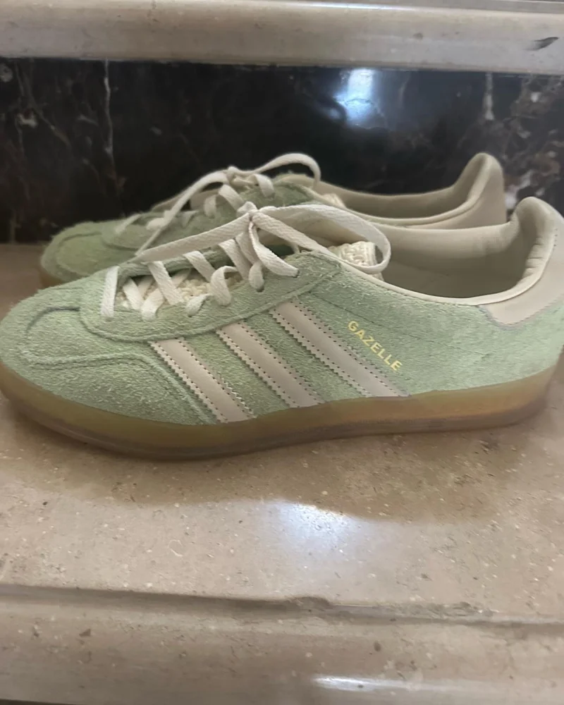 adidas Sneakers