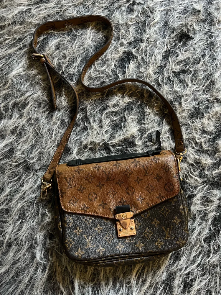 Louis Vuitton Shoulder Bag