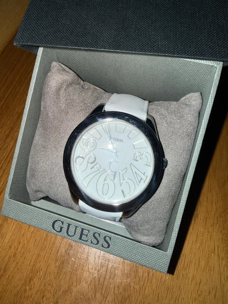 GUESS ساعات