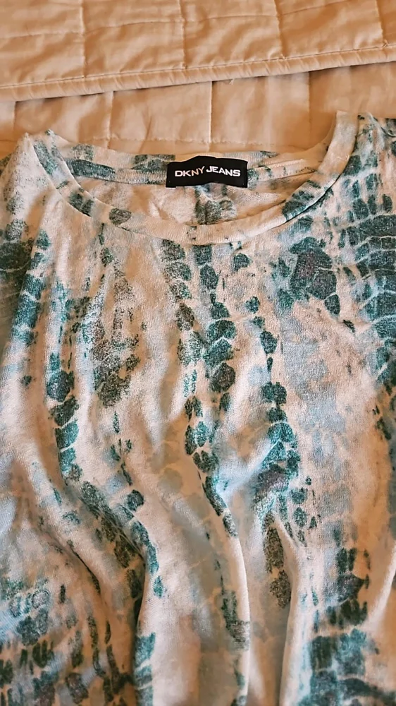 DKNY تيشيرتات