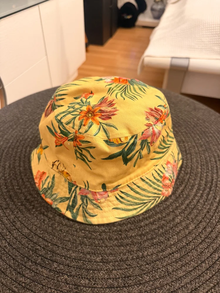 H&M Accessories, size M