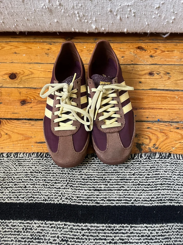 adidas Sneakers