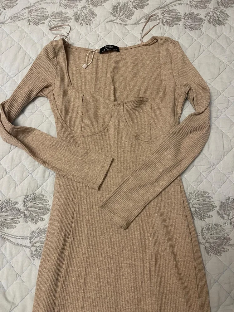 Bershka فساتين ميدي