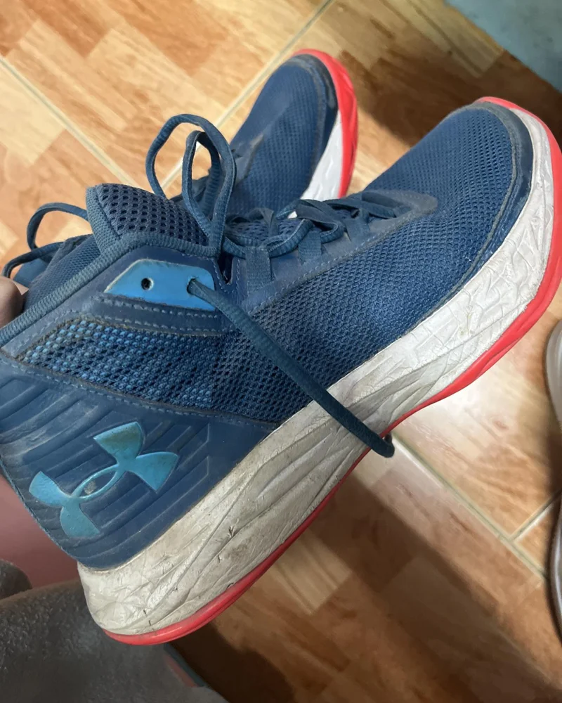 Under Armour Sneakers