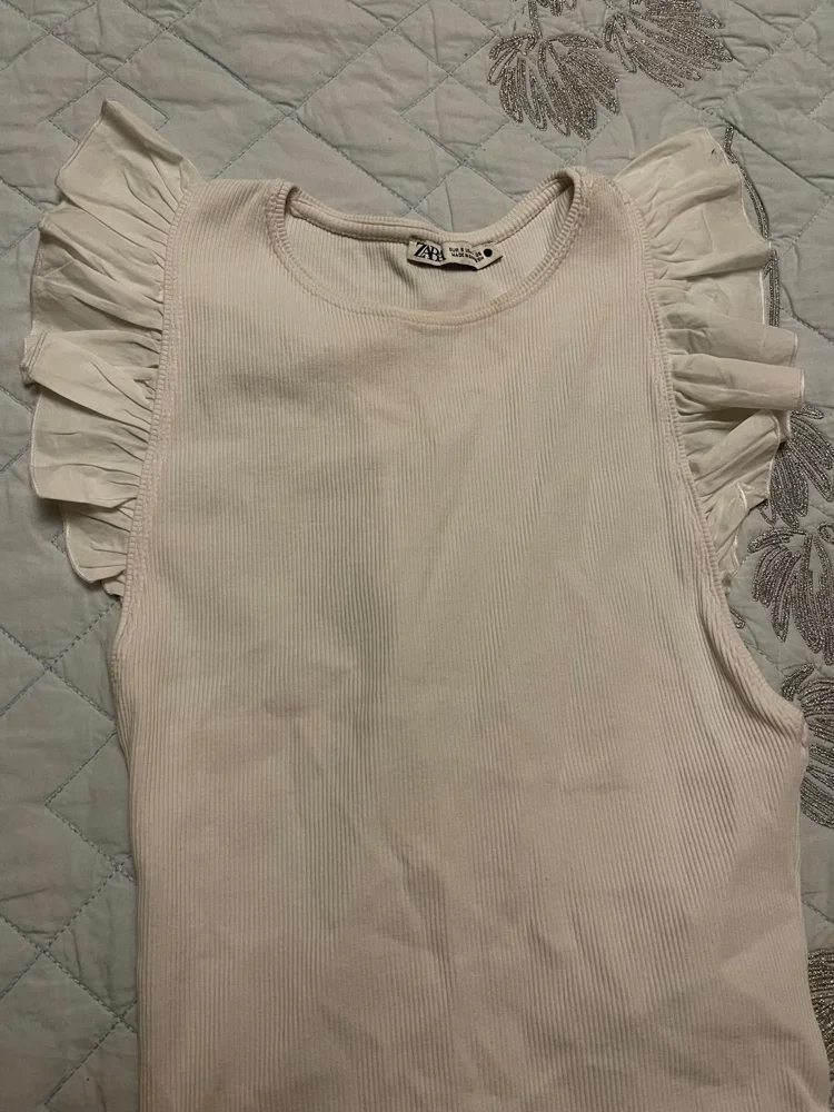 Zara قمصان
