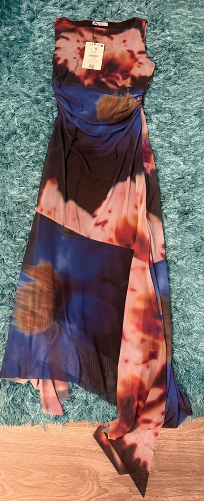 Bershka فساتين ميدي