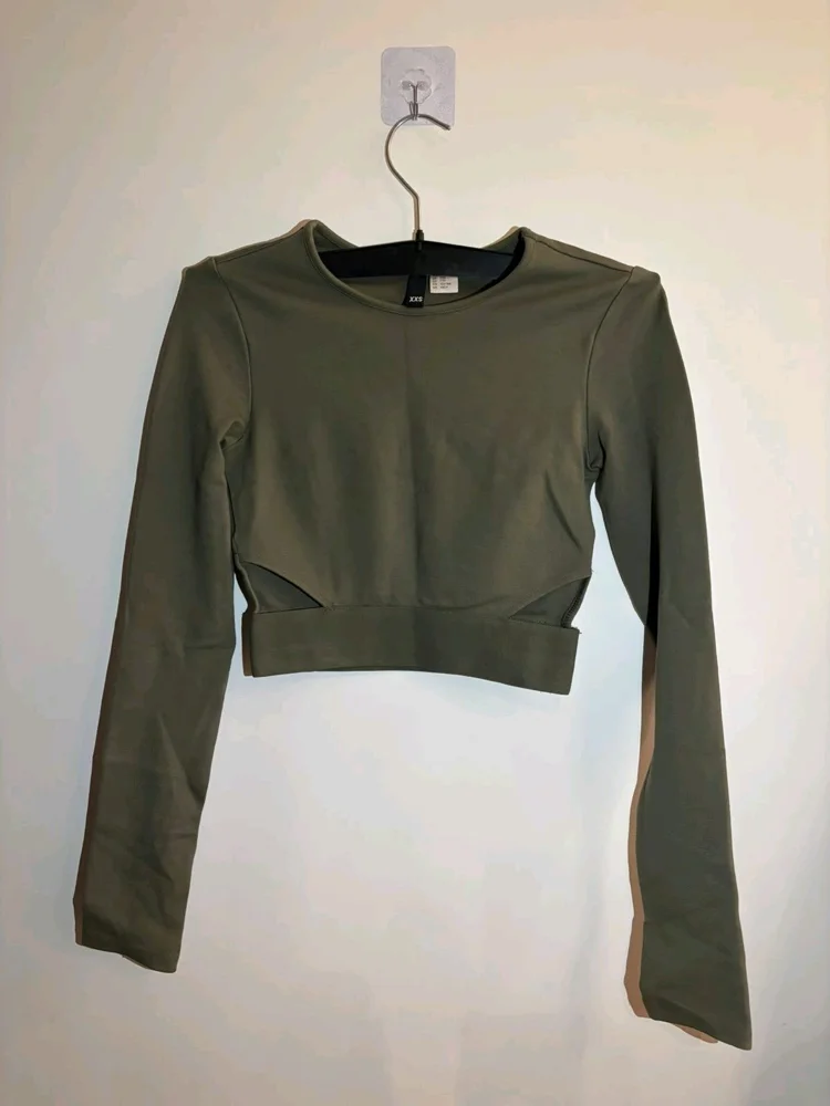 H&M Divided Crop Tops