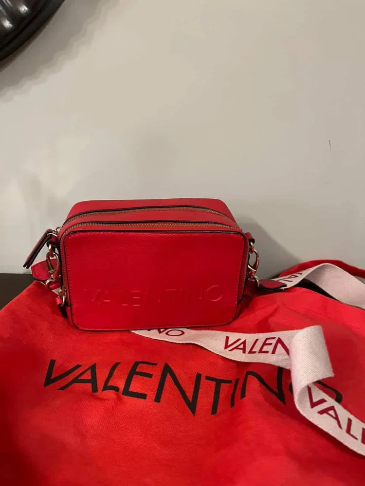 Valentino شنط كروس