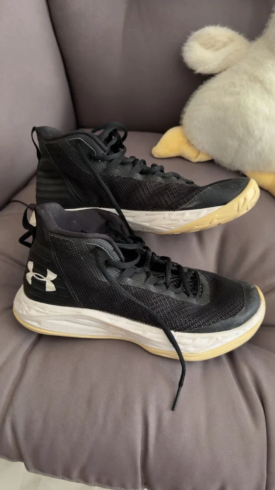 Under Armour Sneakers