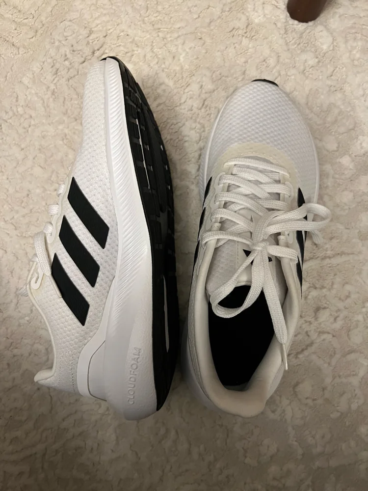 adidas Sneakers