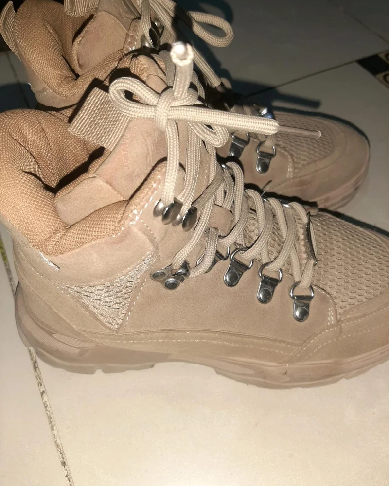 deja vu Sneakers