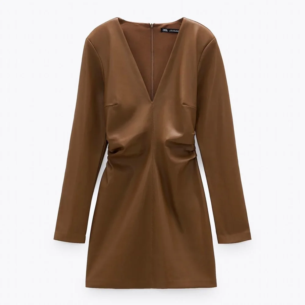 Zara فساتين قصيرة