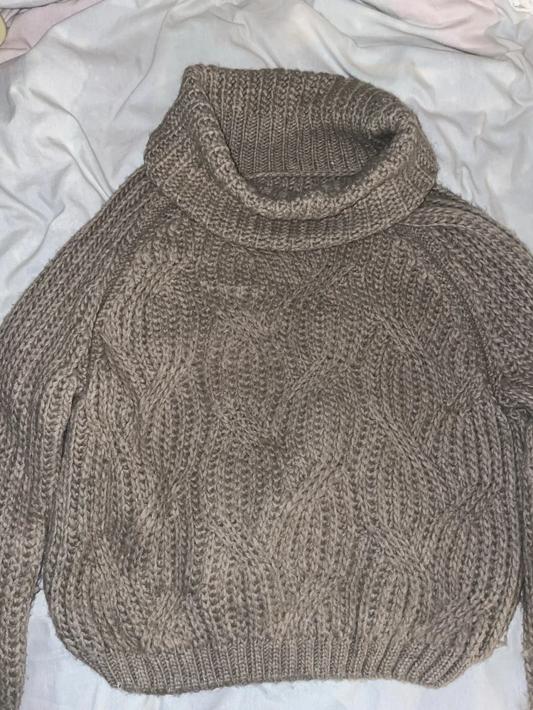 Local Sweaters & Pullovers