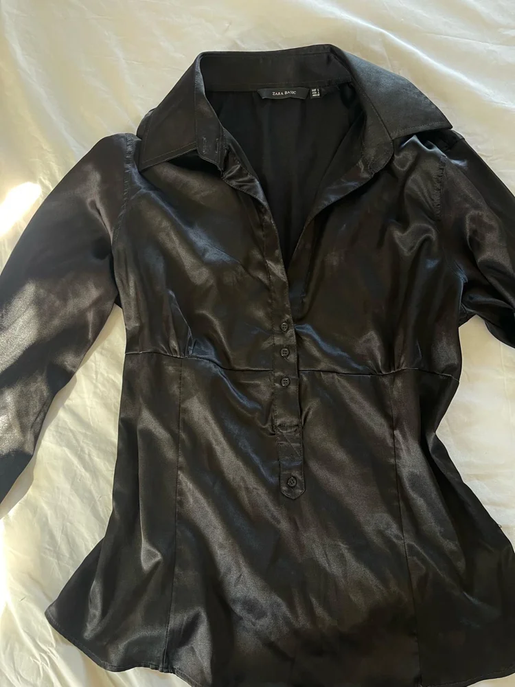 Zara قمصان