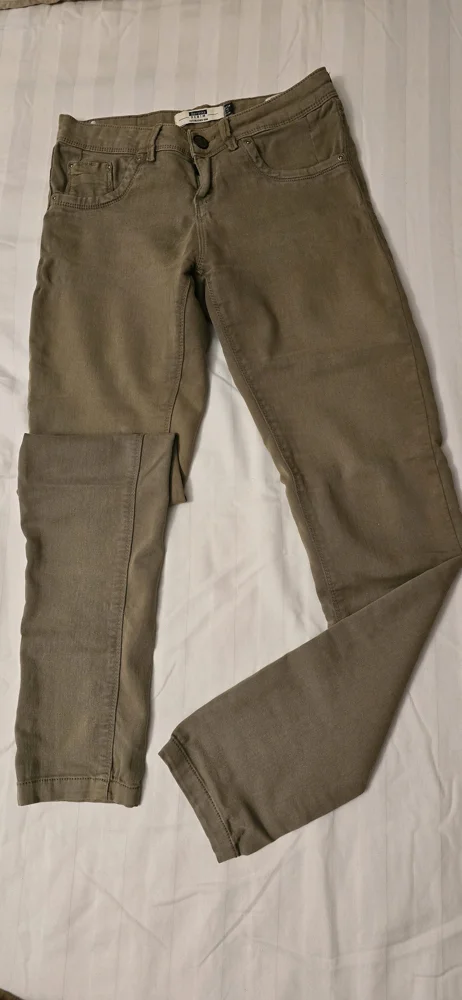 Bershka چينز