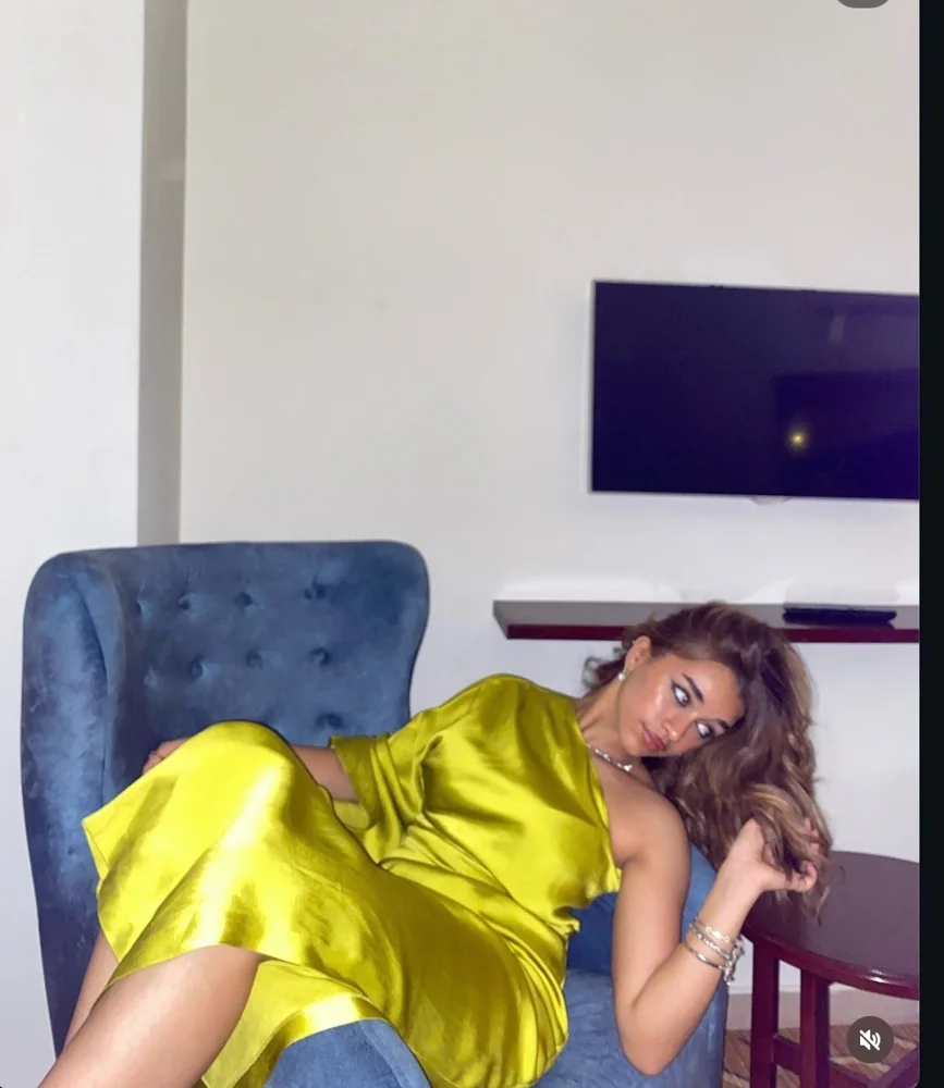 Zara فساتين ميدي
