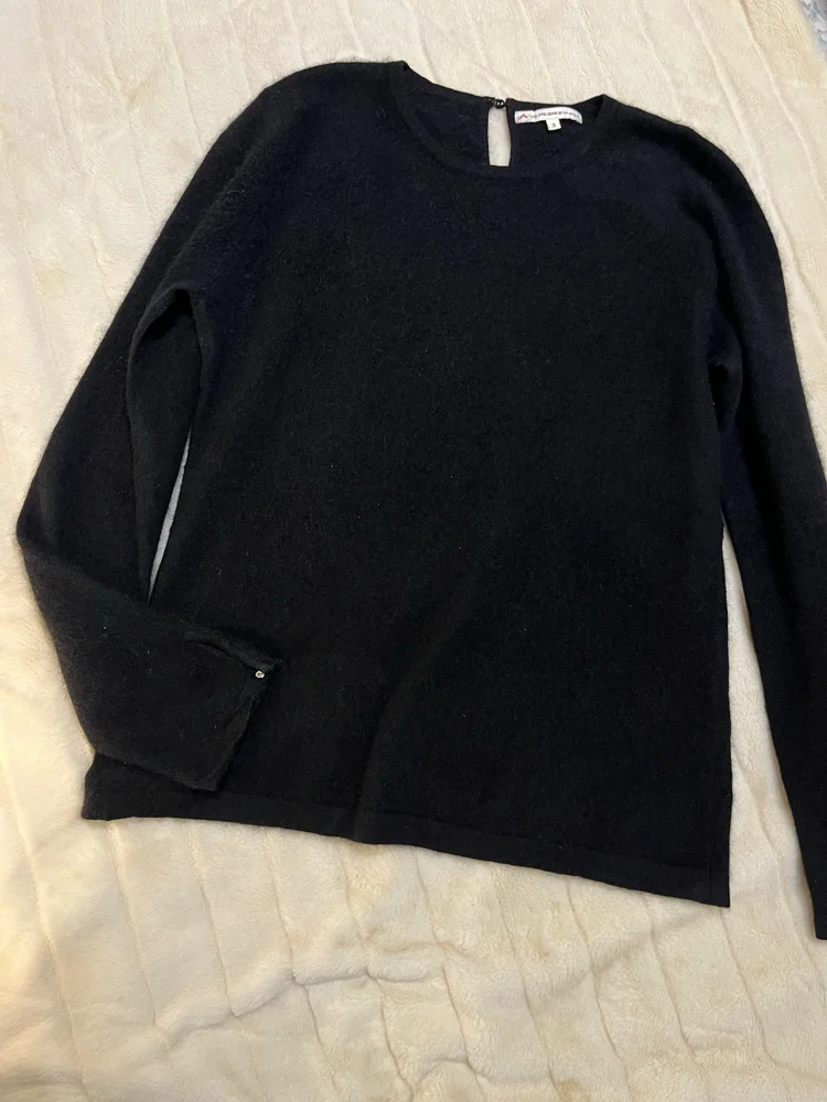 سويترات وبلوفرات، مقاس M / 38 / 10