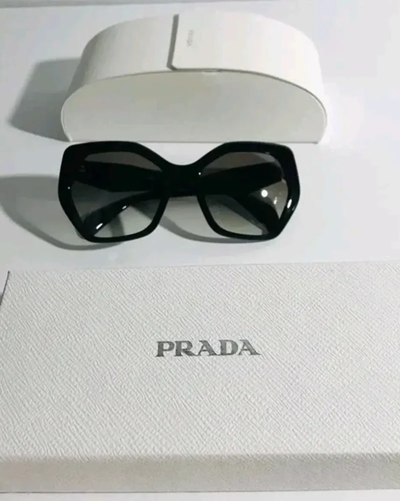 Prada نضارات شمس