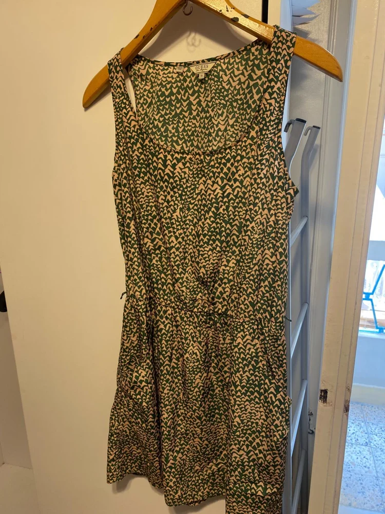 GUESS فساتين كوكتيل