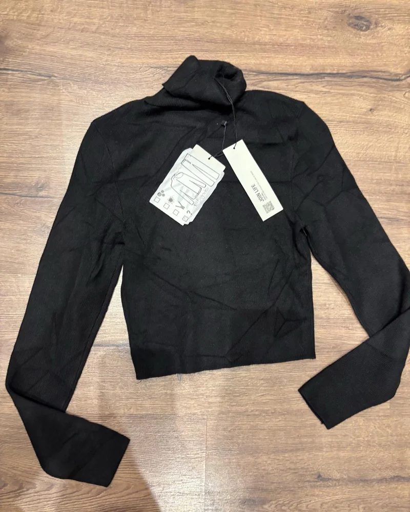 Zara سويترات وبلوفرات