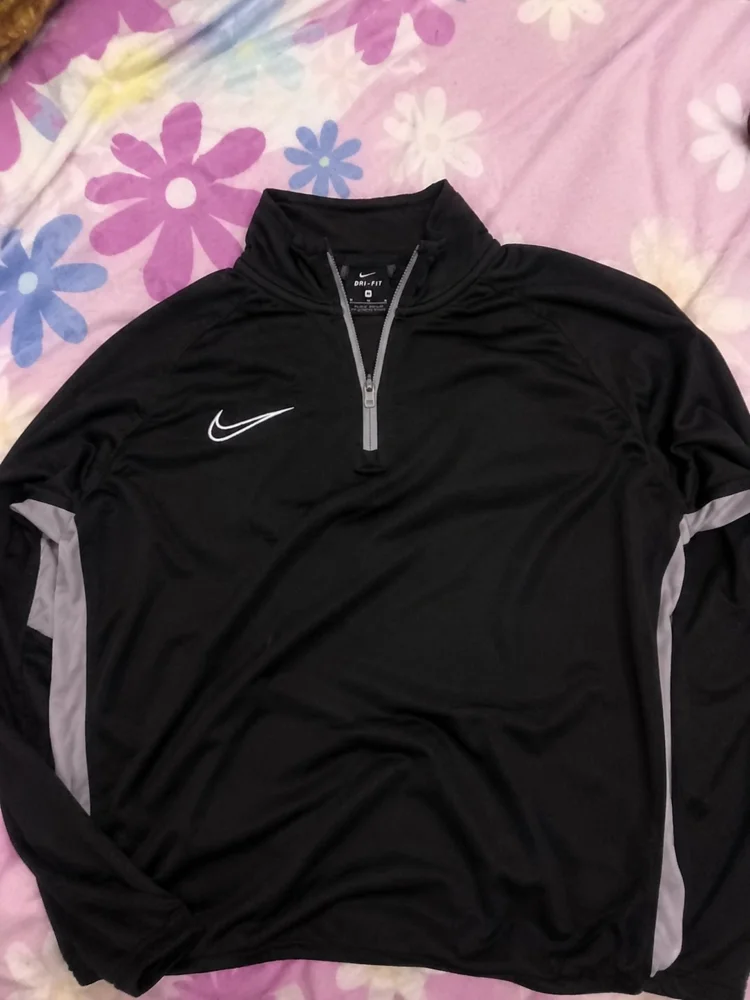 Nike چاكيتات رياضية، حالة ممتازة، مقاس M، صورة 2