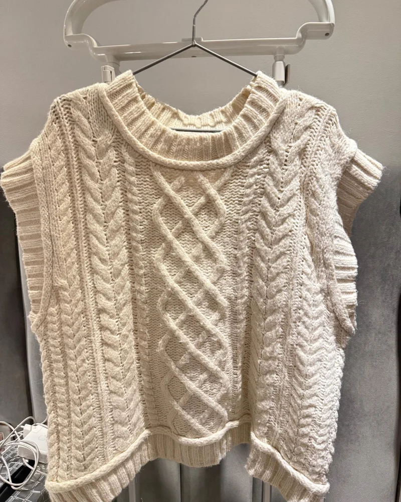 Zara سويترات وبلوفرات