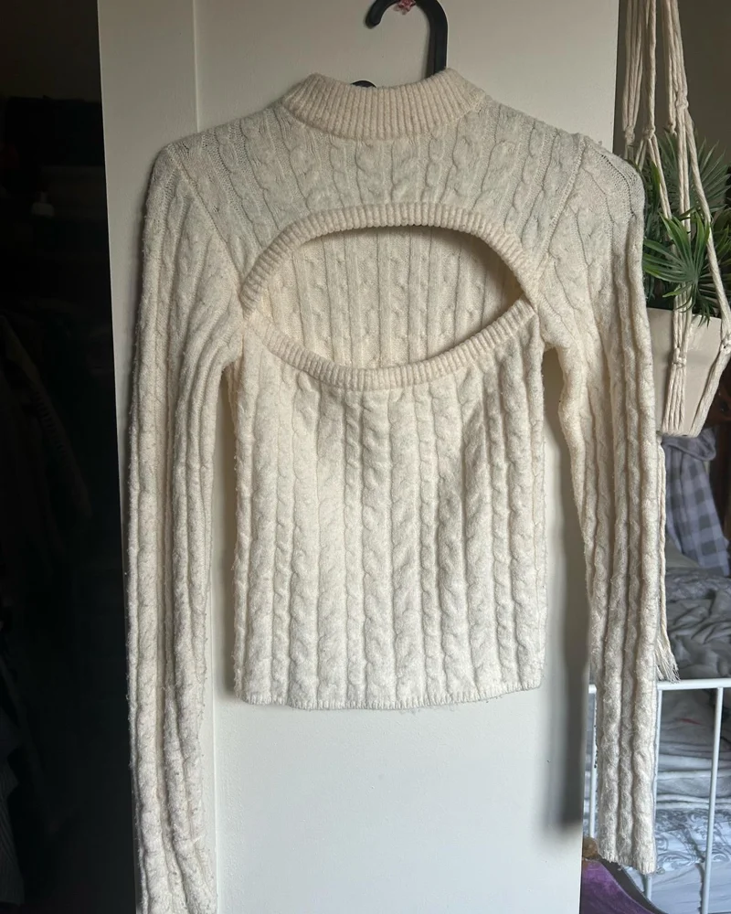 Bershka سويترات وبلوفرات