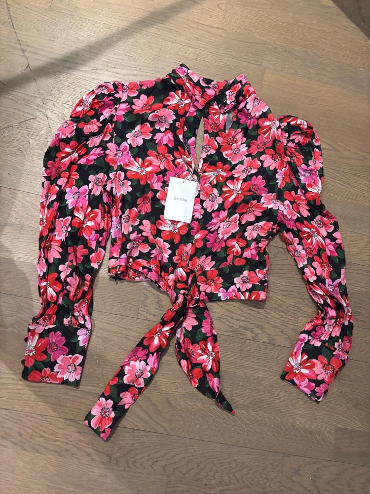 Bershka بلوزات