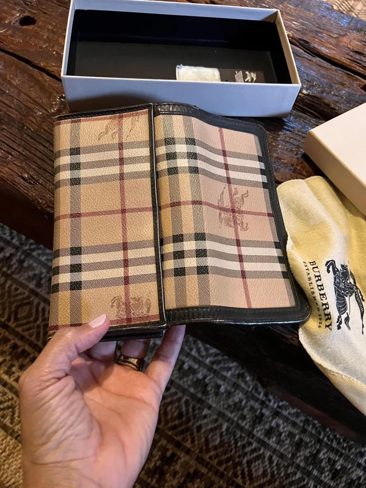 Burberry محافظ
