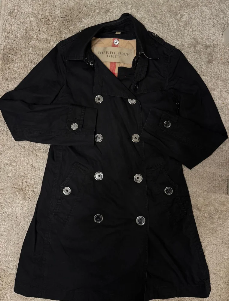 Burberry بالطوهات