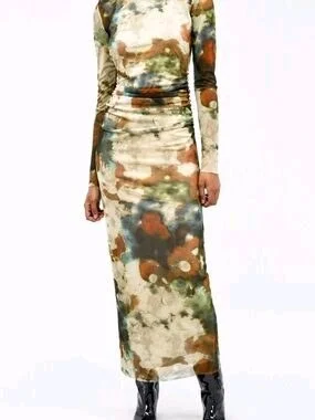 Zara فساتين طويلة