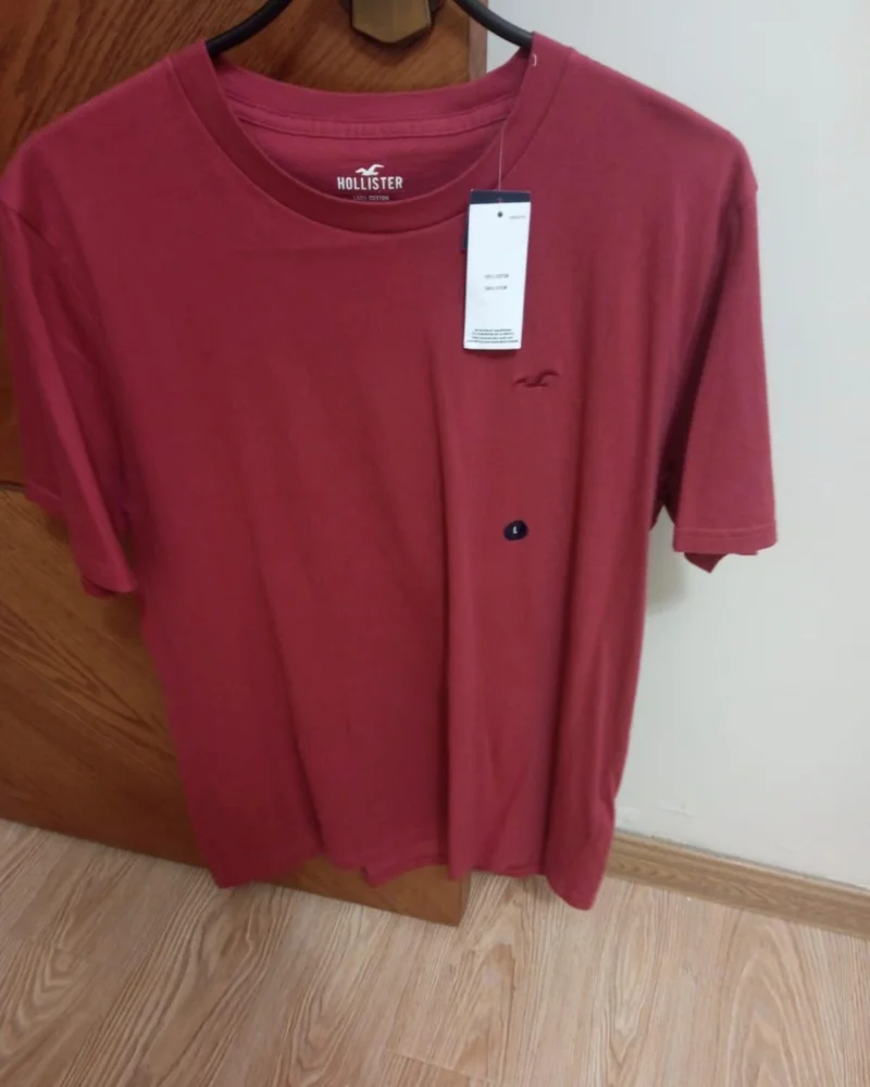 Hollister تيشيرتات