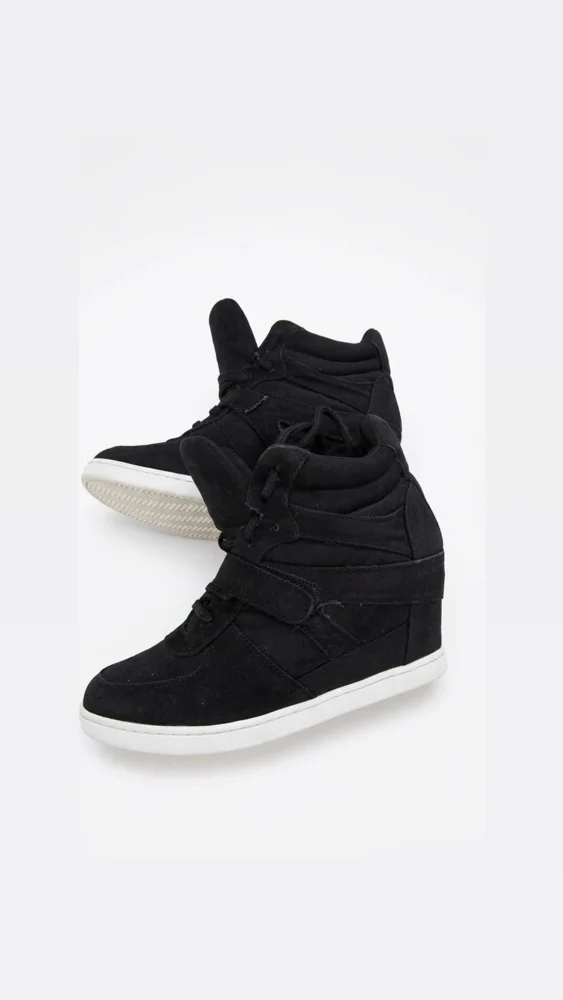 SWAG Sneakers