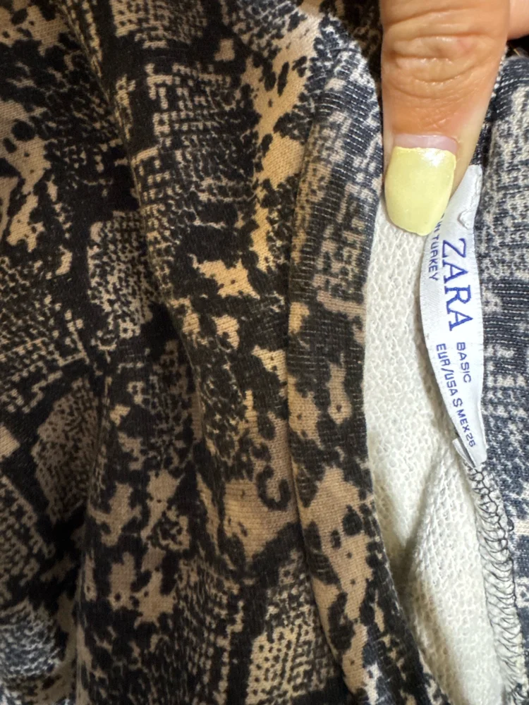 Zara سويترات وبلوفرات